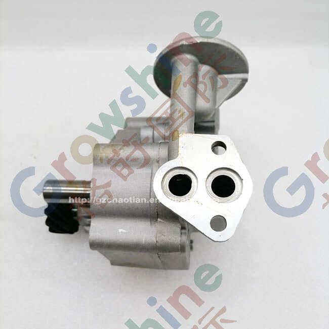 Oil Pump ME084586 6D31 Mitsubishi 6D31 6D34 Engine ME084586 for Kobelco SK200-3 Excavator