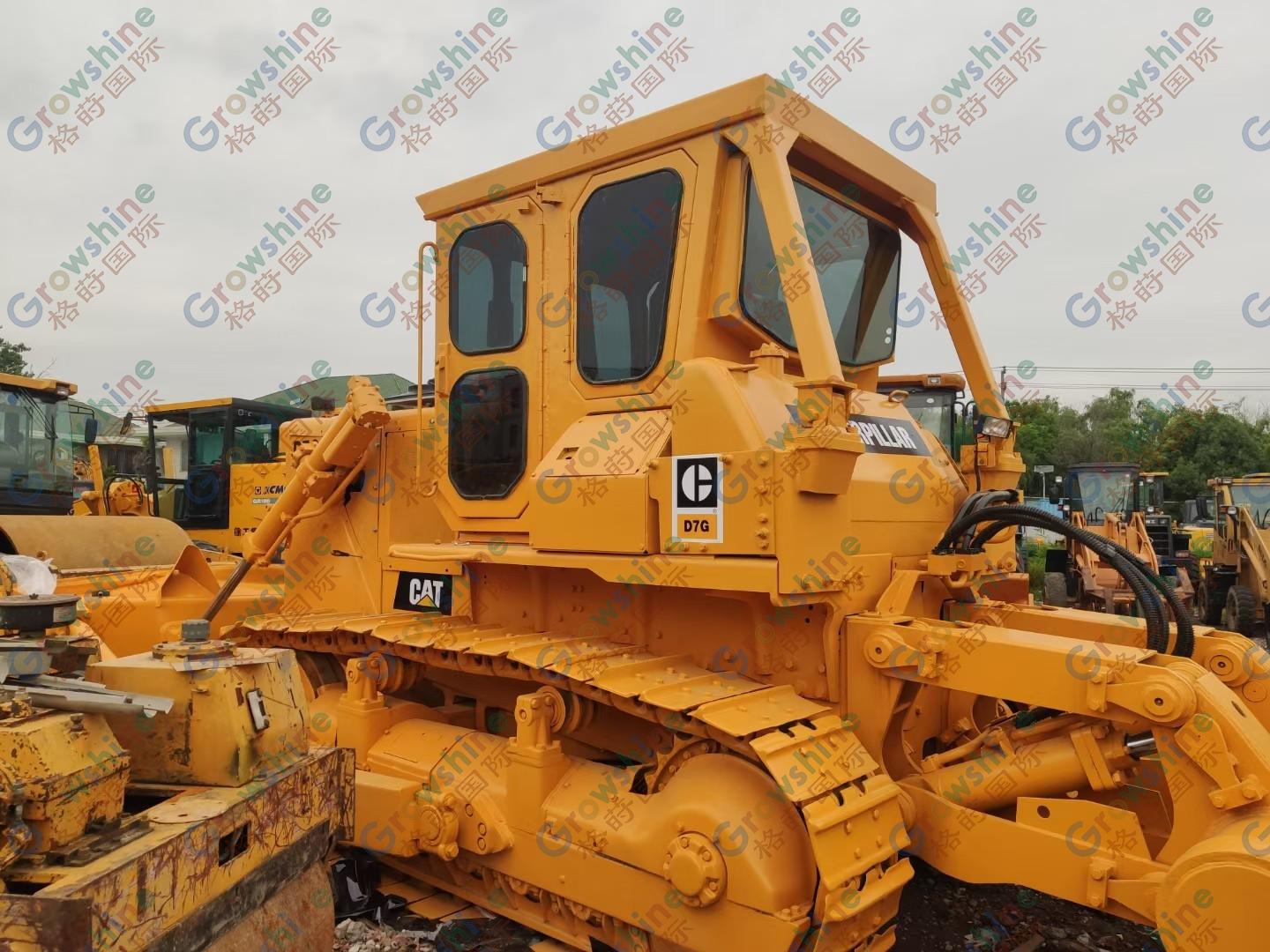 CAT D7G bulldozer