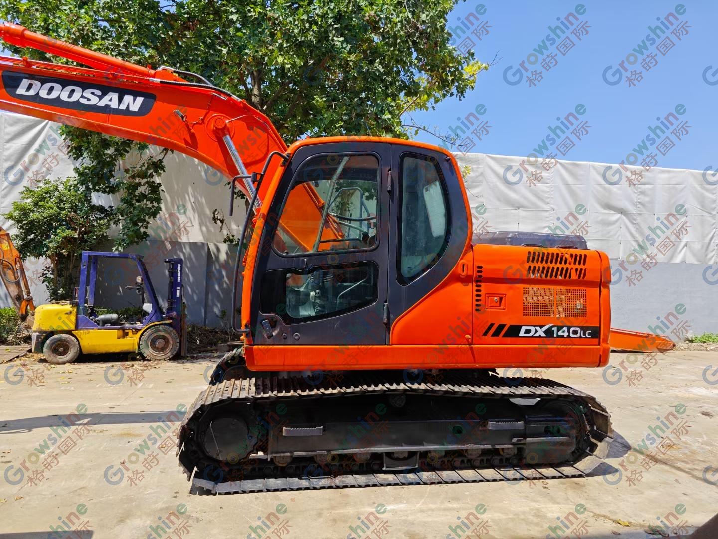 DOOSAN Dx140LC Excavator