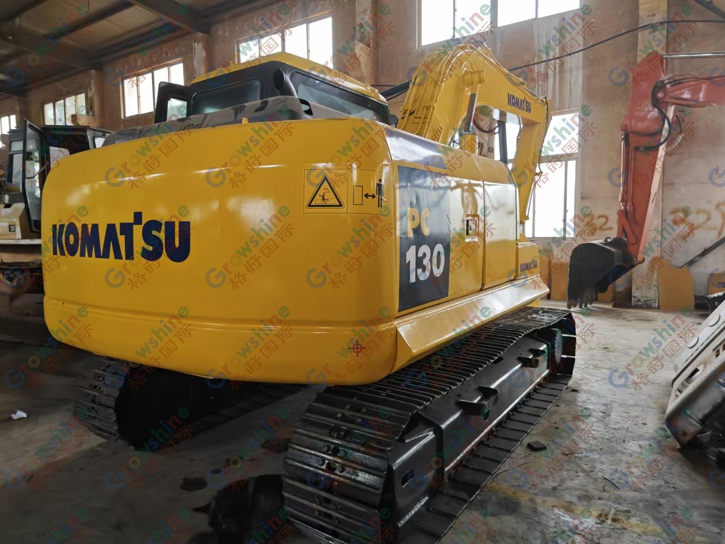 Komatsu 130-7 excavator