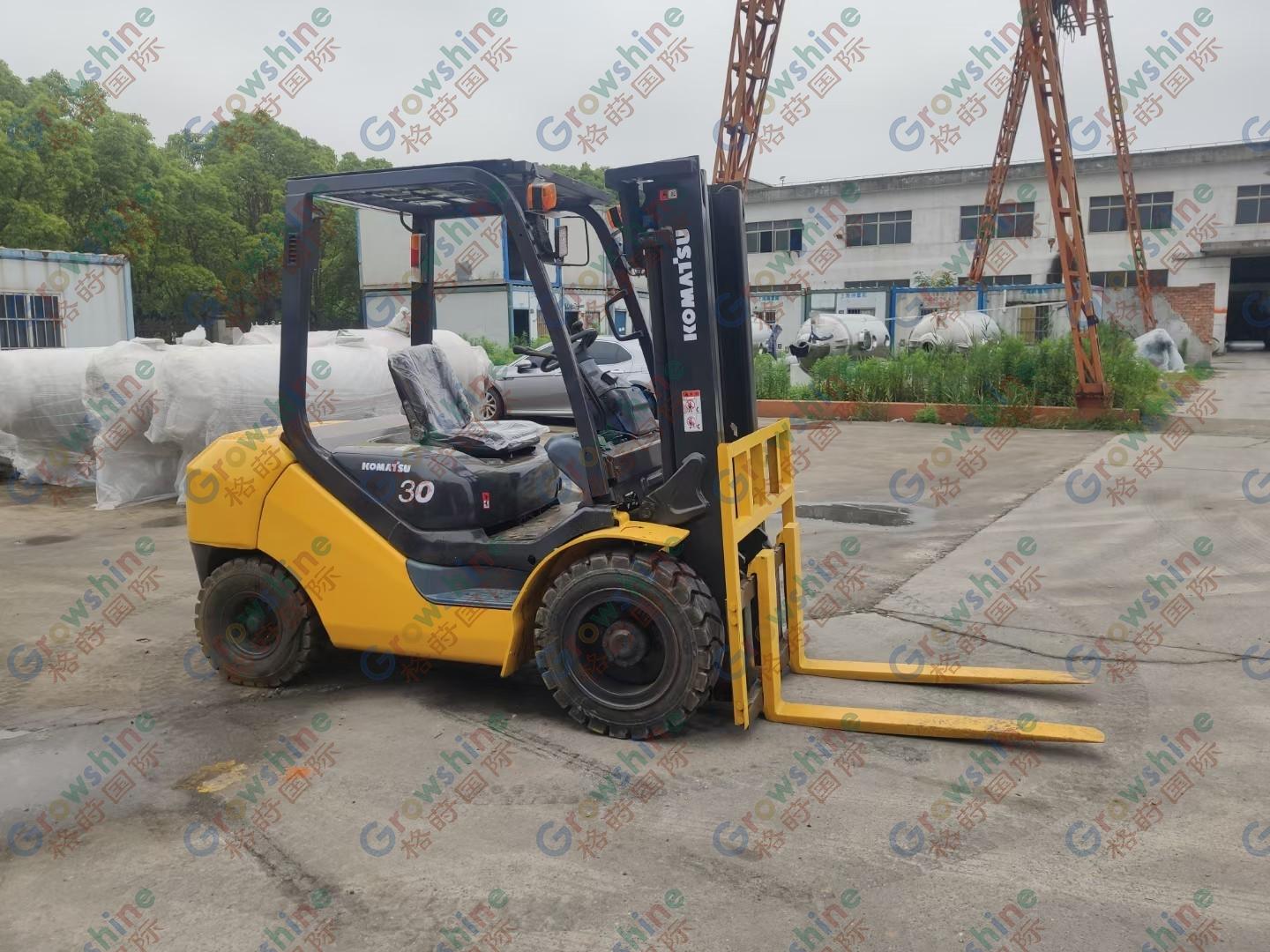 Komatsu 3-ton forklift