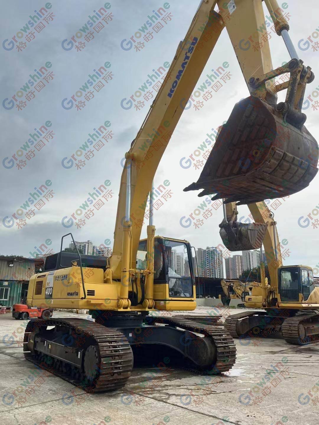 Komatsu 400-8 excavator