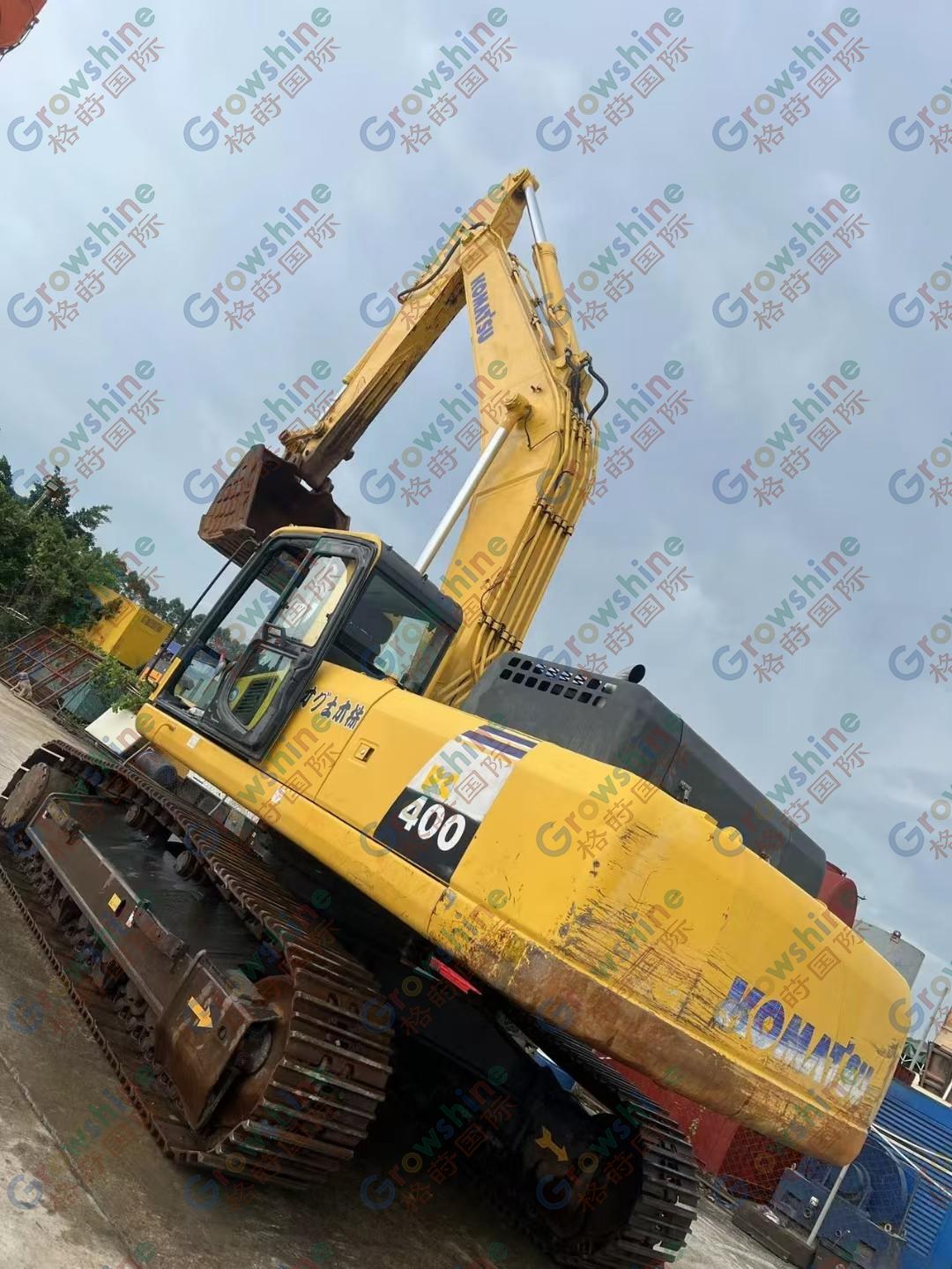 Komatsu 400-8 excavator